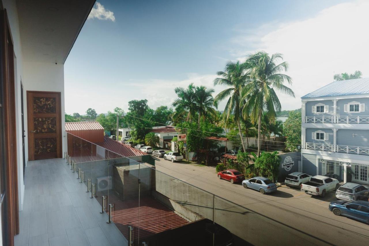 Apartamentos Santa Delfina 2 - B&B Flores