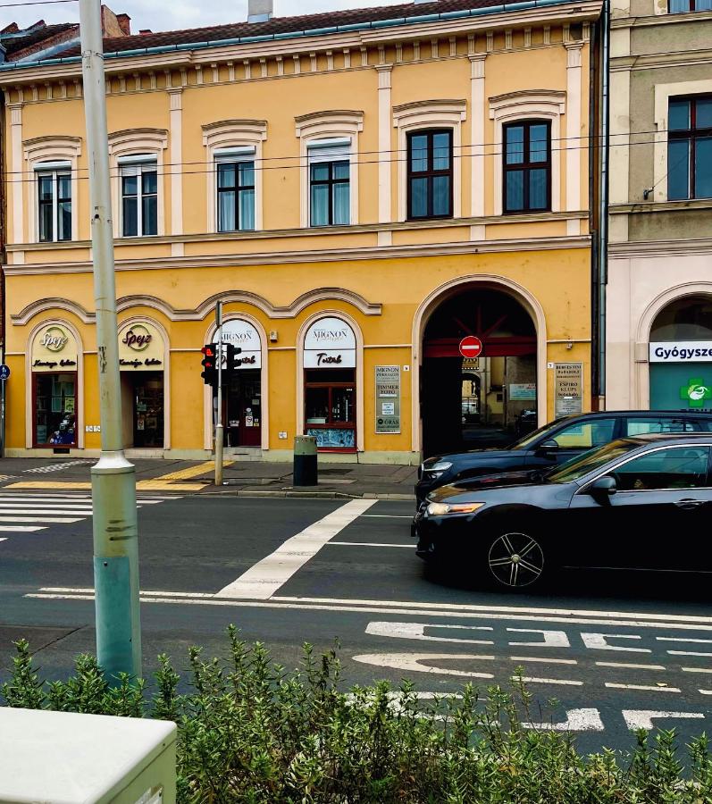 Brookforest Belvárosi 3 Apartman - B&B Debrecen