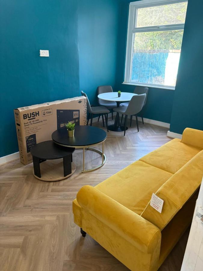 Exotic 4BD - Etihad, Coop Arena - Outdoor Dinning - Bed and Breakfast Manchester