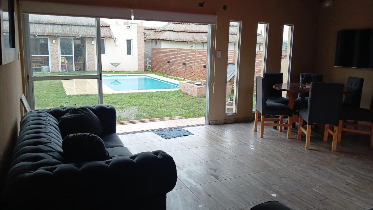 Casa 3 dormitorios en Barrio Privado con vigilancia en Haras el Terraplen, General Rodriguez, con Pileta, quincho, parrilla - Chambres d'hôtes General Rodriguez