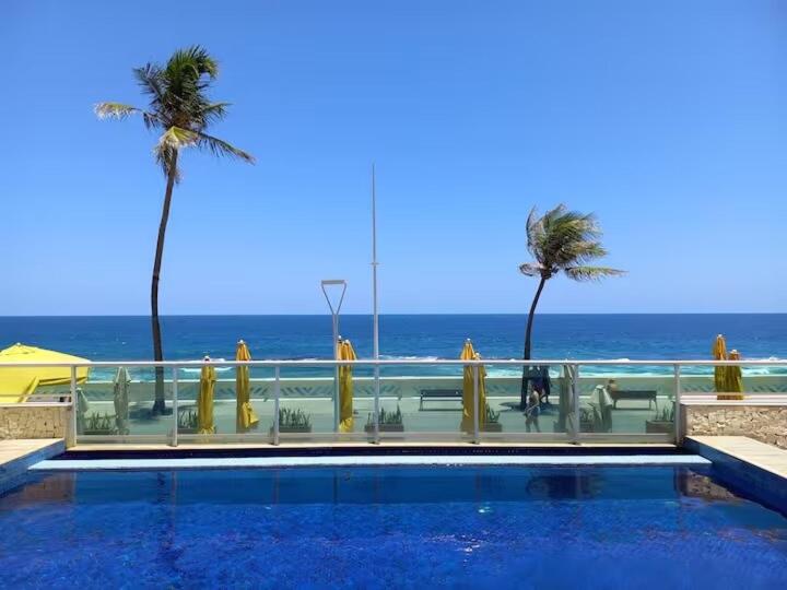 Lindo Studio ao Lado do Farol da Barra - Cozinha, Ar, Smart TV, Camareira, Psicina - Bed and Breakfast Salvador