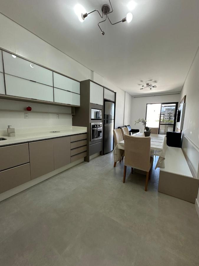 Apartamento 205 Praia Grande - Pé na areia - Governador Celso Ramos - Chambres d'hôtes Governador Celso Ramos