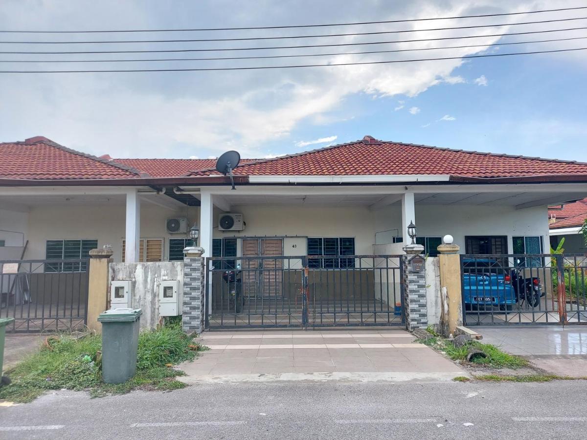 AIN's HOMESTAY - B&B Kampong Mangka