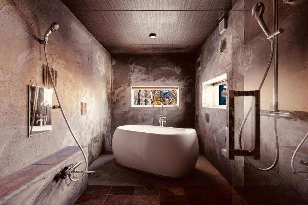 Villa Hibiki, 5 bdrm Spacious Unique Echoland - B&B Hakuba