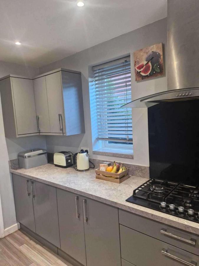 Sleeps 5 - Free Parking - Near Airport & City - B&B Wythenshawe