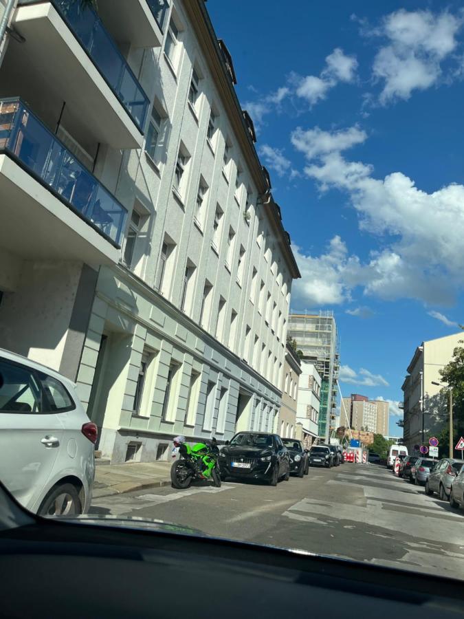 Erholsame Wohnung mit Balkon und Einbauküche im Herzen Leipzigs - B&B Lipsia