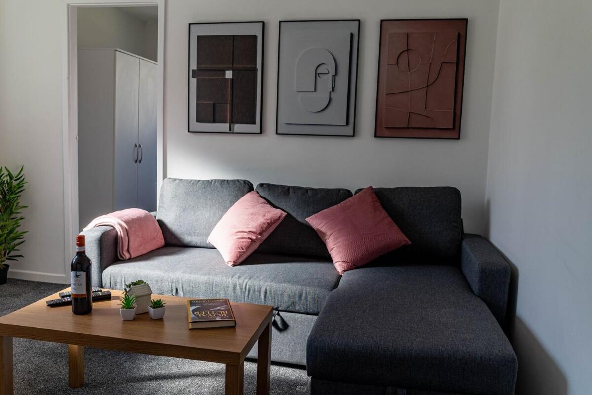 One Bedroom Apartment by Brookland Stays Serviced Accommodation Short Lets Blackpool with Free WiFi - B&B Blackpool