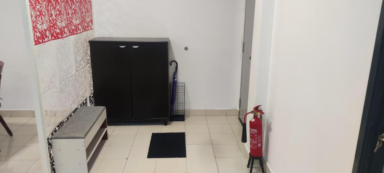 Newly renovated 3 bedroom unit near Kepong MRT - B&B Kuala Lumpur