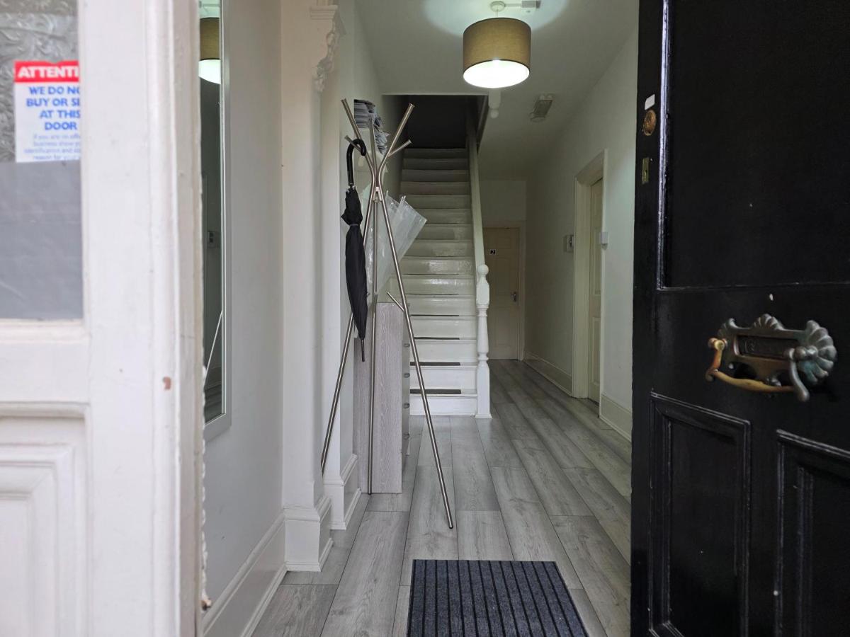 Self contained Flat & Large Ensuite Rooms RG2 Near Town Centre & Hospital - B&B Reading