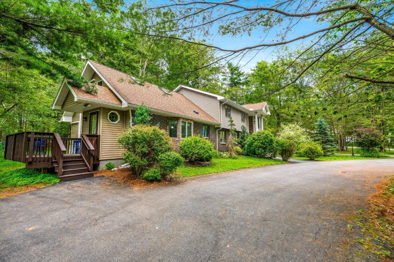 Theater*2 Game Rooms *Sauna *Hot Tub*Fall Specials - B&B Blakeslee