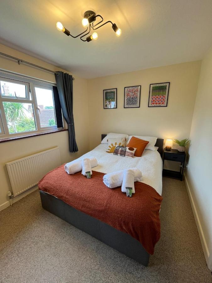 Cosy Contractor House with Garden & Parking! - Chambres d'hôtes Yeovil