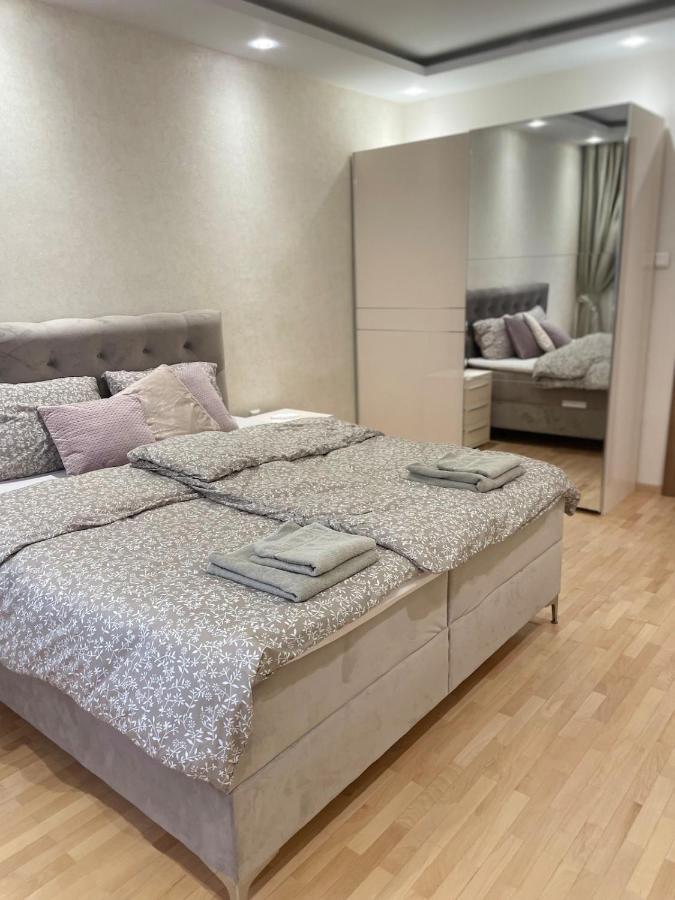 Emlex Stylish Apartment in the Heart of Sofia - B&B Sofía