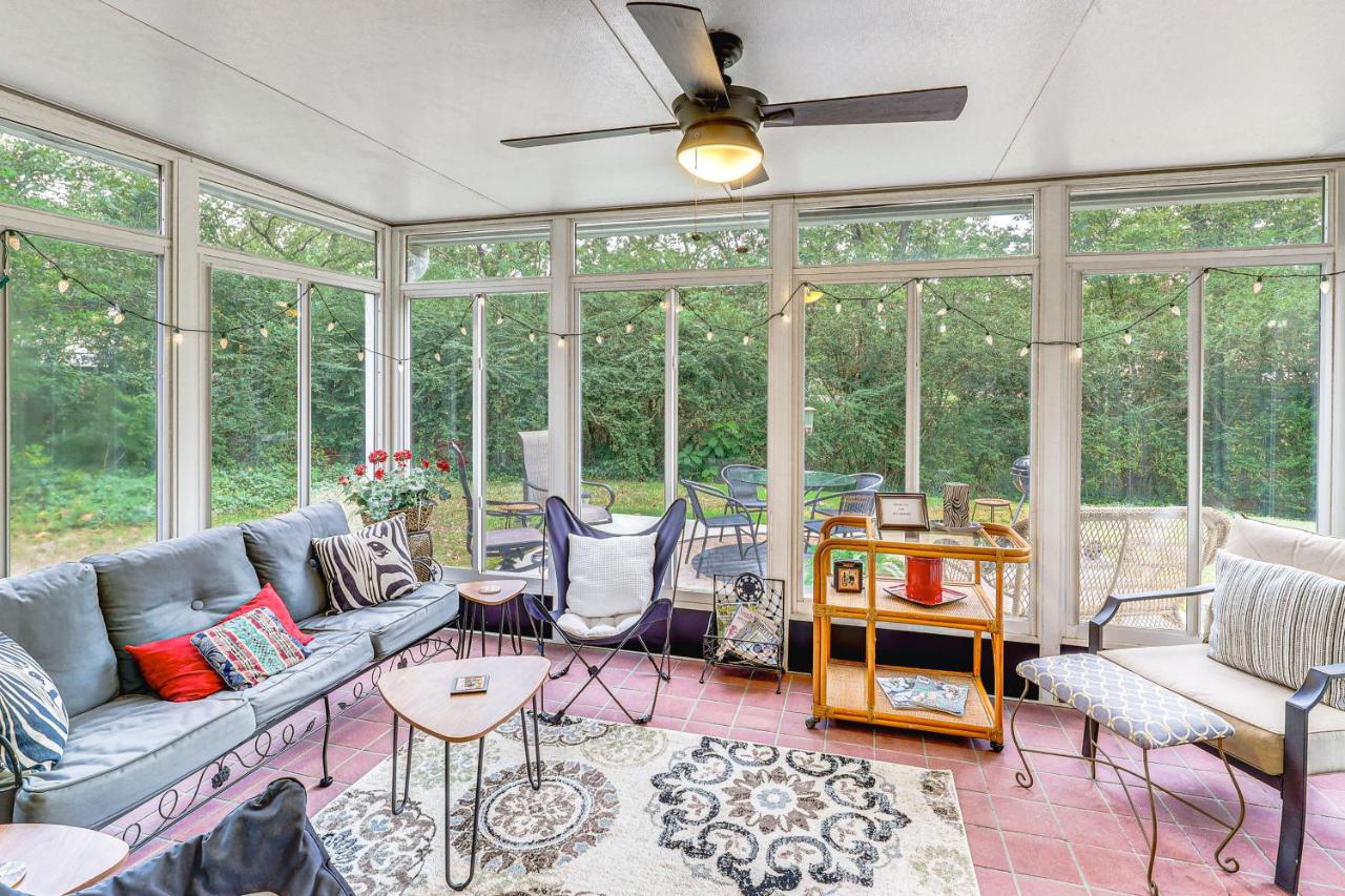 Sunroom and Yard Charming Hot Springs Home! - B&B Hot Springs