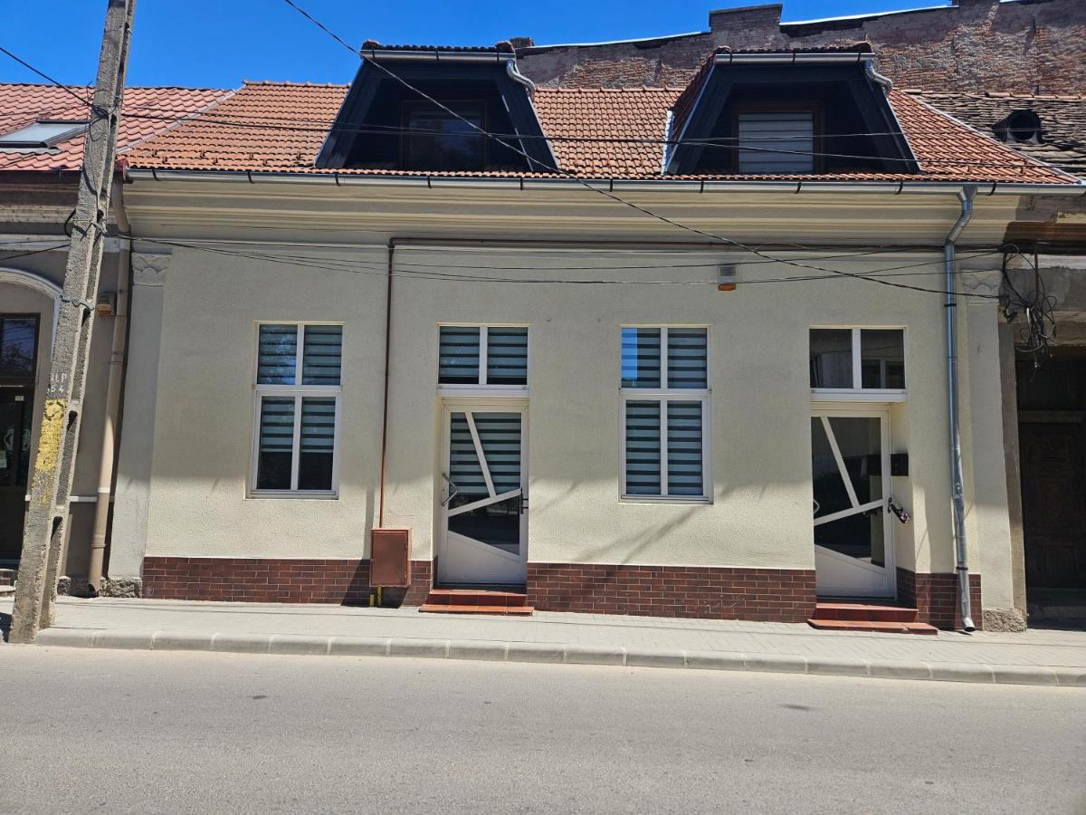 Flower Apartment Cintia - B&B Odorheiu Secuiesc