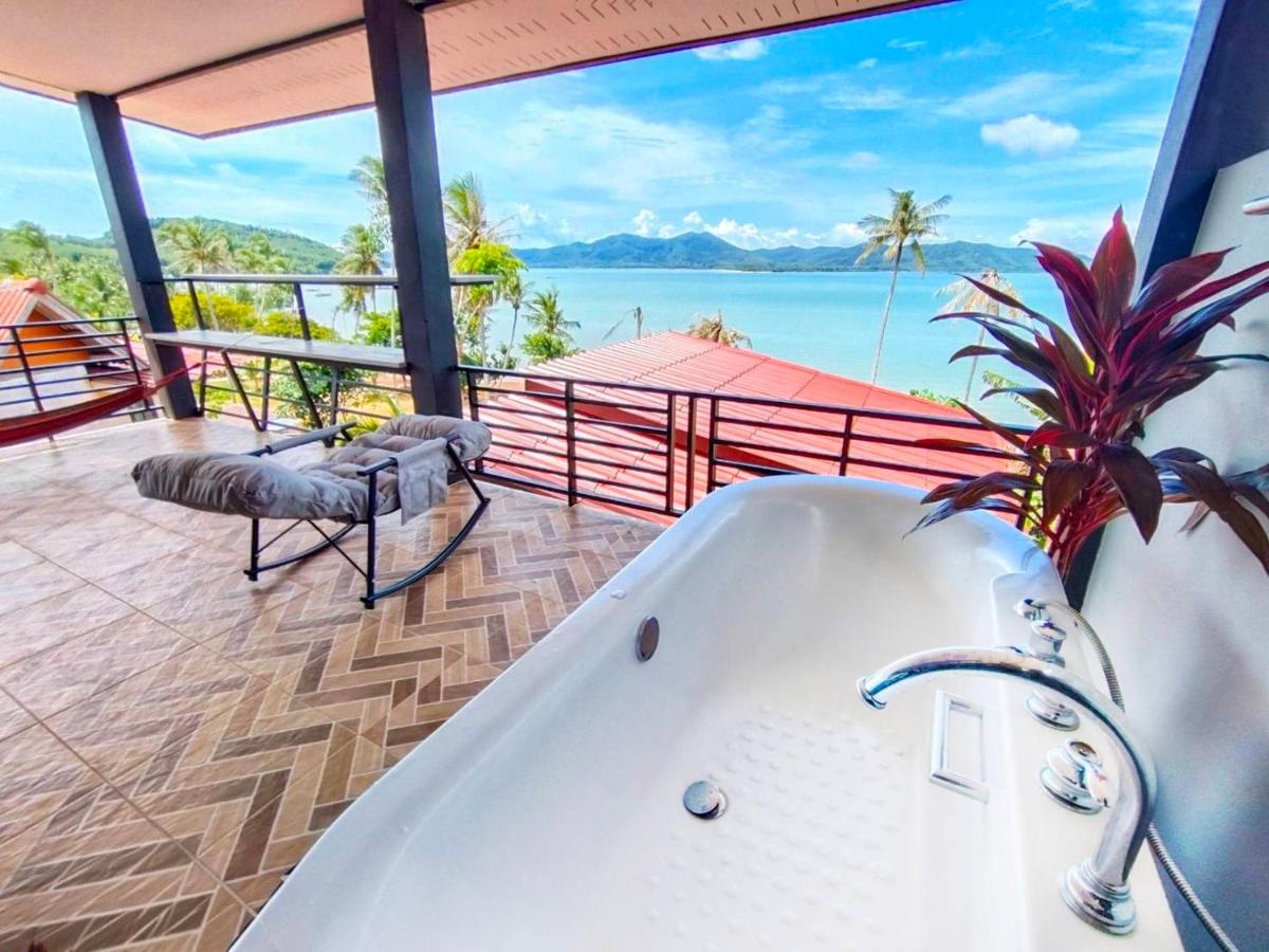 Deluxe Suite with Sea View