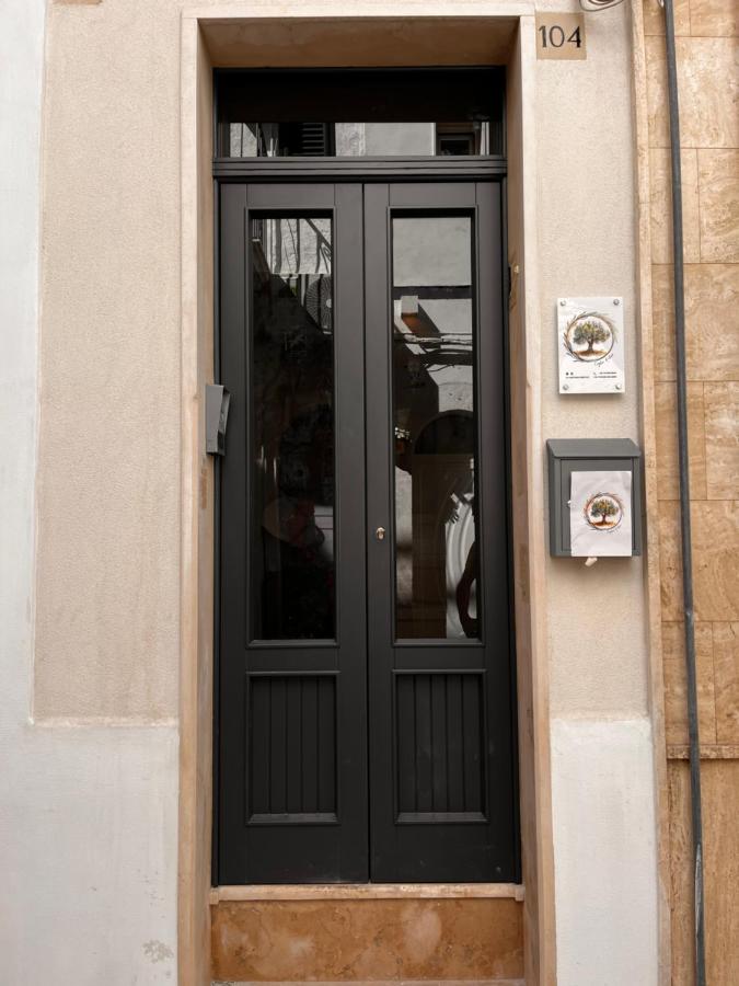 Foglie d'ulivo - B&B Mola di Bari