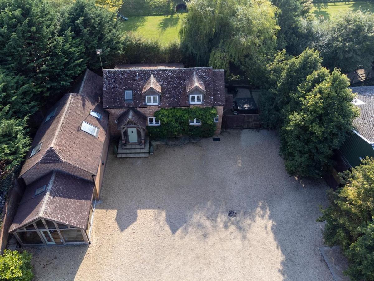 Ridgeway House, spacious, countryside idyll, up to 18 guests - B&B Lambourn