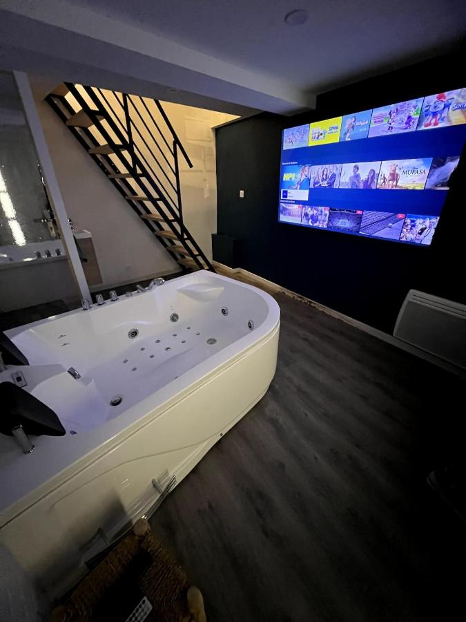 Suite romantique Love Nid 83 - B&B La Farlède