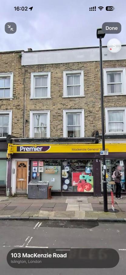 Quiet and cozy 2 SEPERATE BEDROOMS and 2 BATHROOM with terrace - B&B London