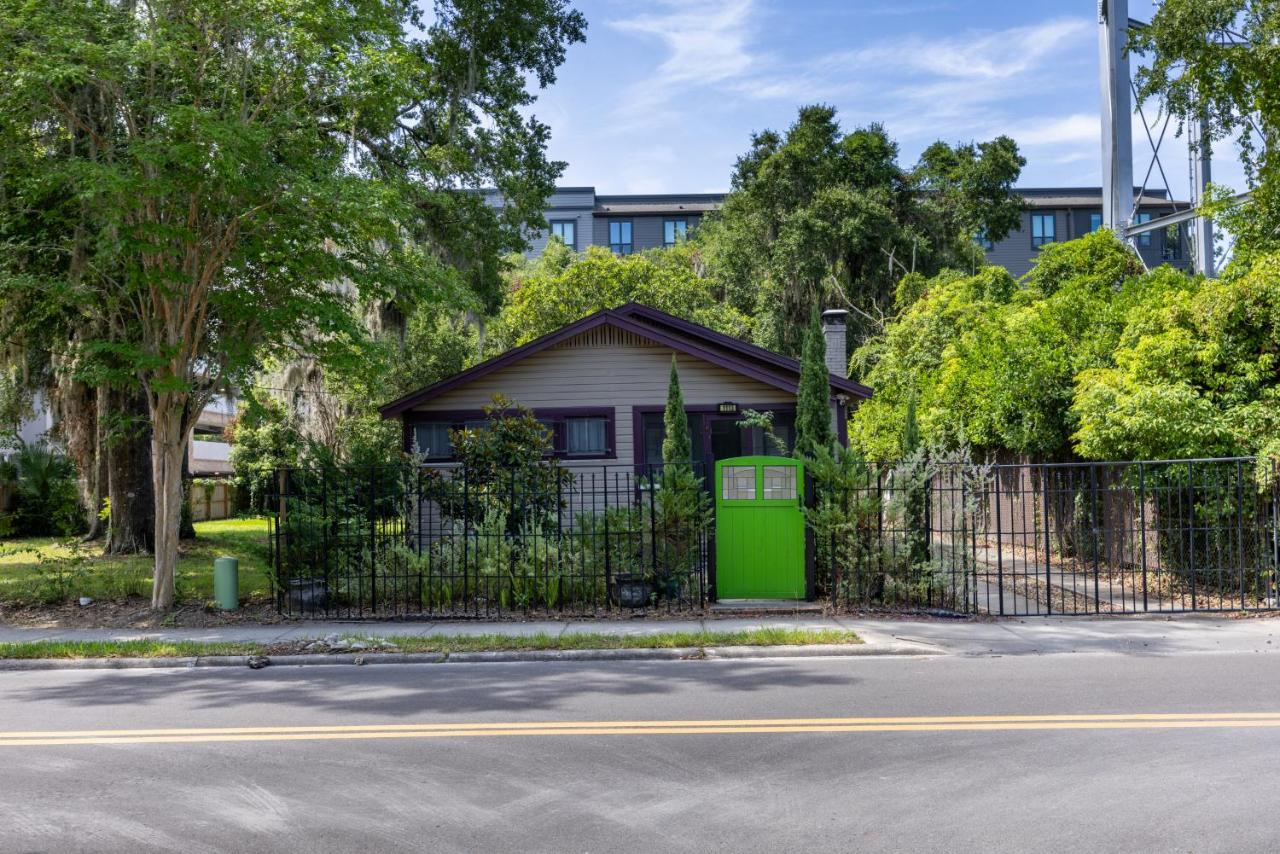 Luxury Retreat Just Steps from UF Main Campus - B&B Gainesville