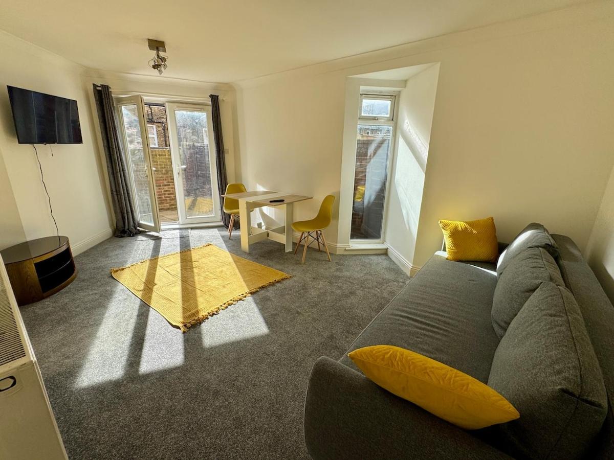 Comfortable, London 1 Bed Garden - Chambres d’hôtes Londres