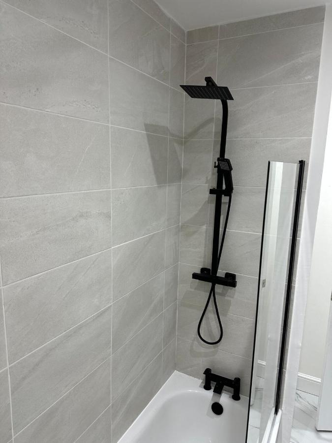 5 bed workers home in Valleys - Ferienwohnung Llwynypia