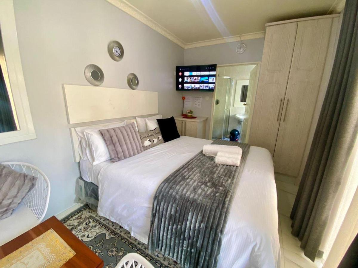 Villa near Airport City Centre - 2317 - Chambres d'hôtes Harare