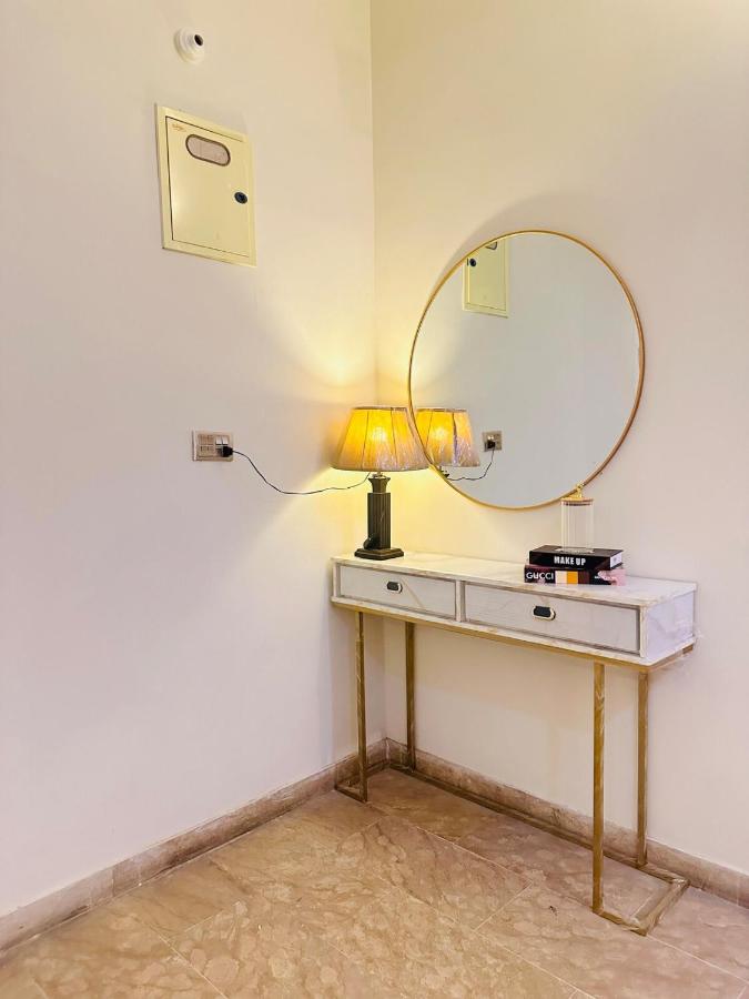 2-BR Apartment-3 min airport - Ferienwohnung Karatschi