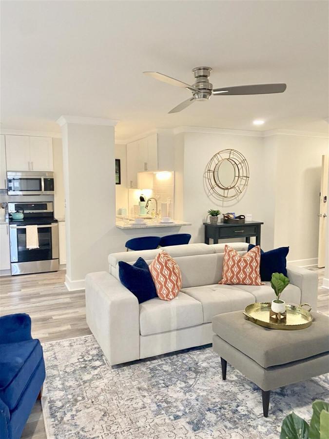 8th Floor Stylish Downtown Condo Private Balcony - B&B Atlanta