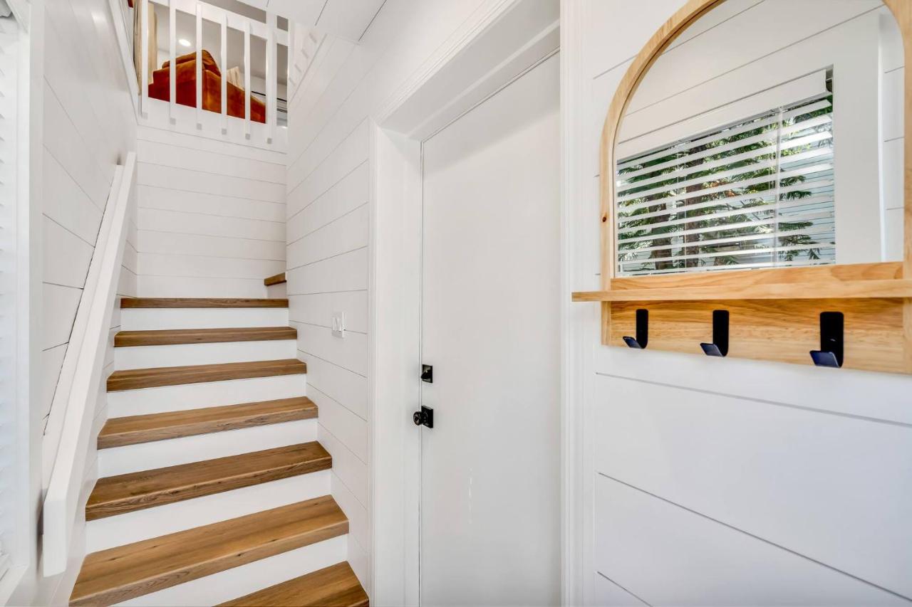 Anna Maria Island Beach Getaway - Pool - Walkable Location - B&B Holmes Beach