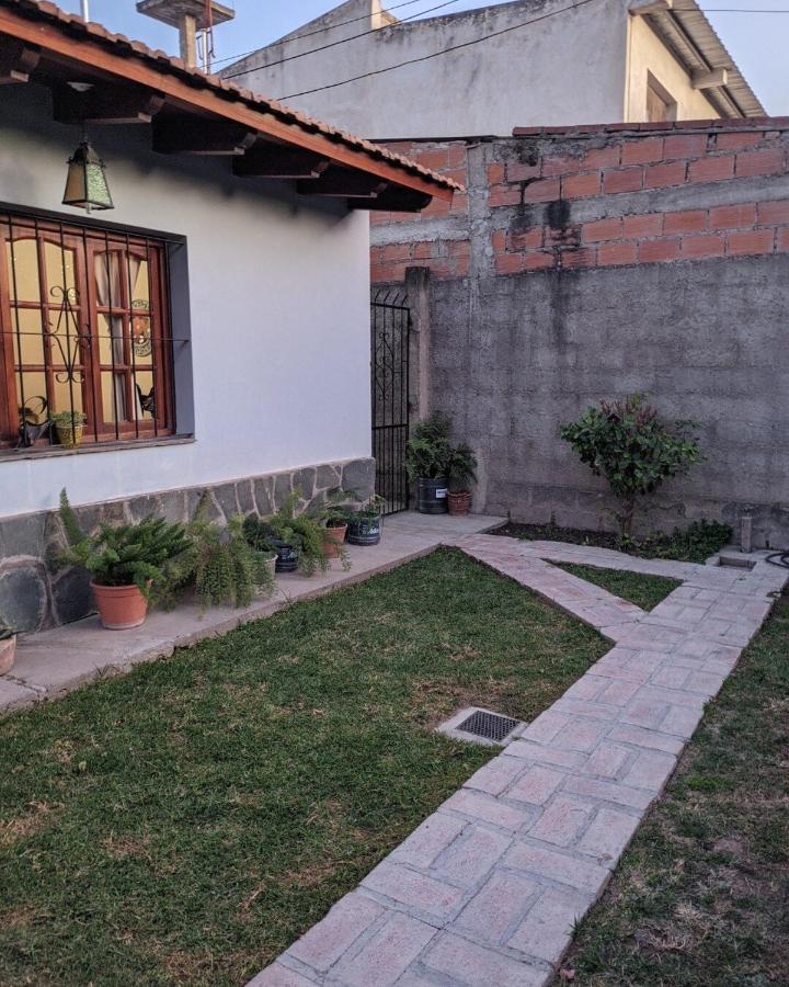 Garage y Patio Privado en Salta Casa Completa - Bed and Breakfast Salta