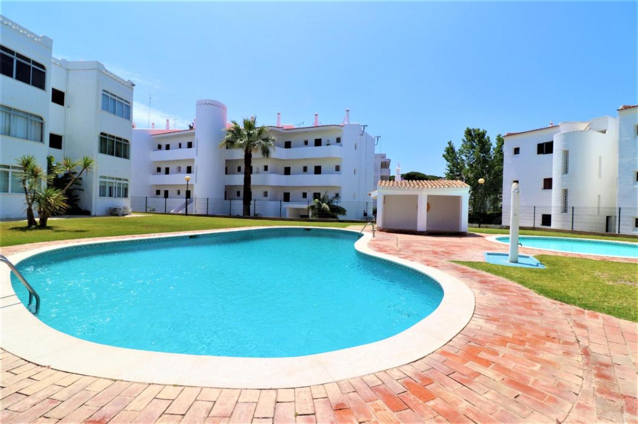 Cosy studio apartment in Vilamoura with AC and Pool! - B&B Quarteira