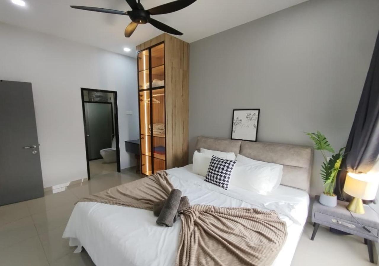 Appartamento con 3 Camere da Letto e Vista Montagna