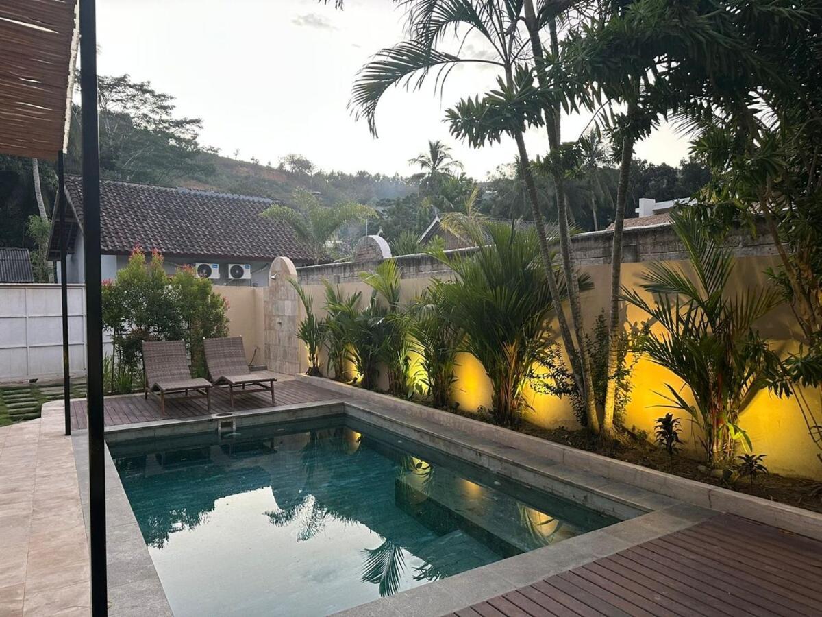 Villa Vindo - 1BR & Swimming pool - B&B Katilampak