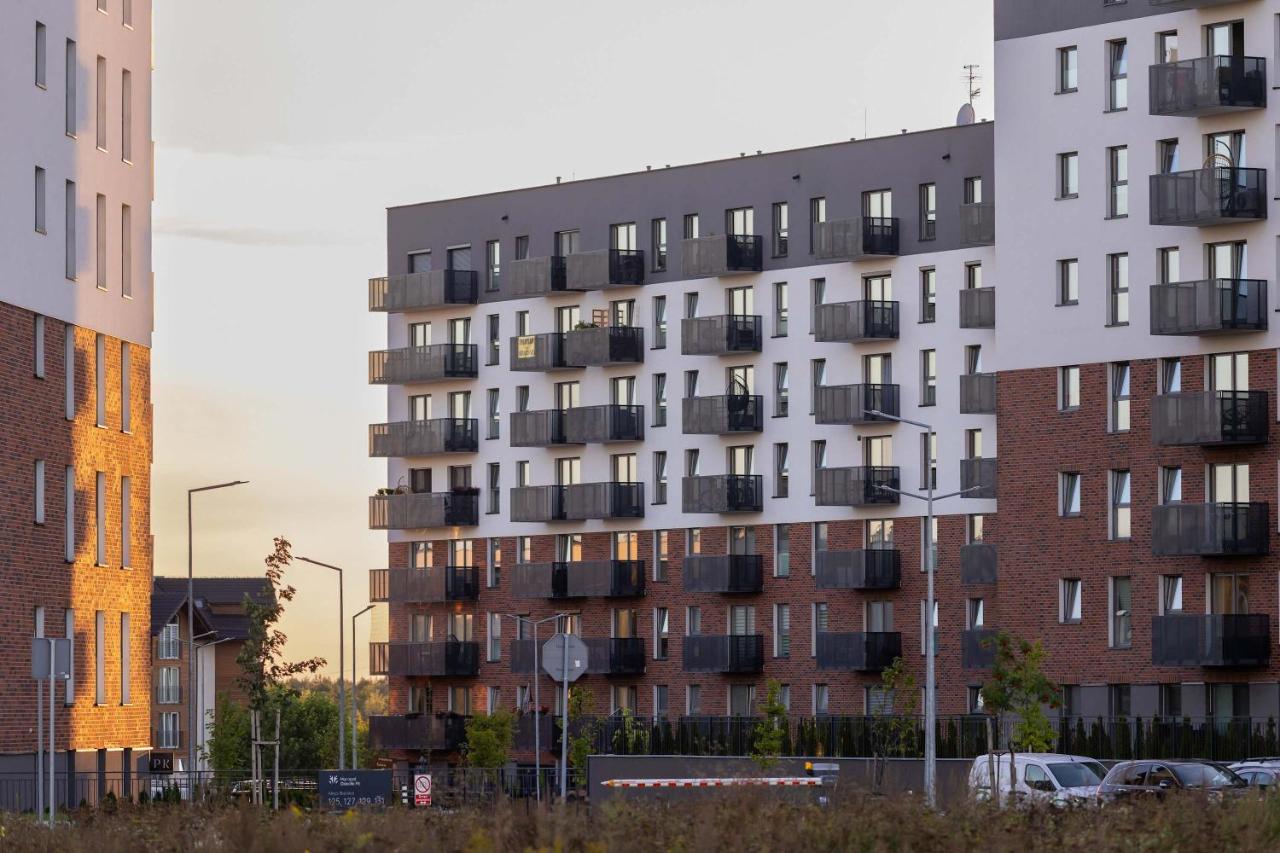 Air Conditioned Studio with Mountain View, Parking and Balcony by Noclegi Renters - B&B Tychy