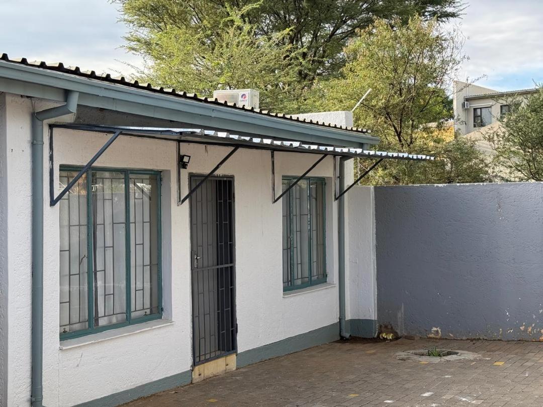 280 Sando RD - B&B Windhoek