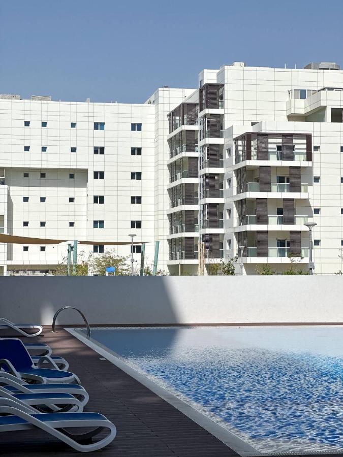Stylish Studio Apartment Masdar Near Airport - Chambres d’hôtes Abou Dabi