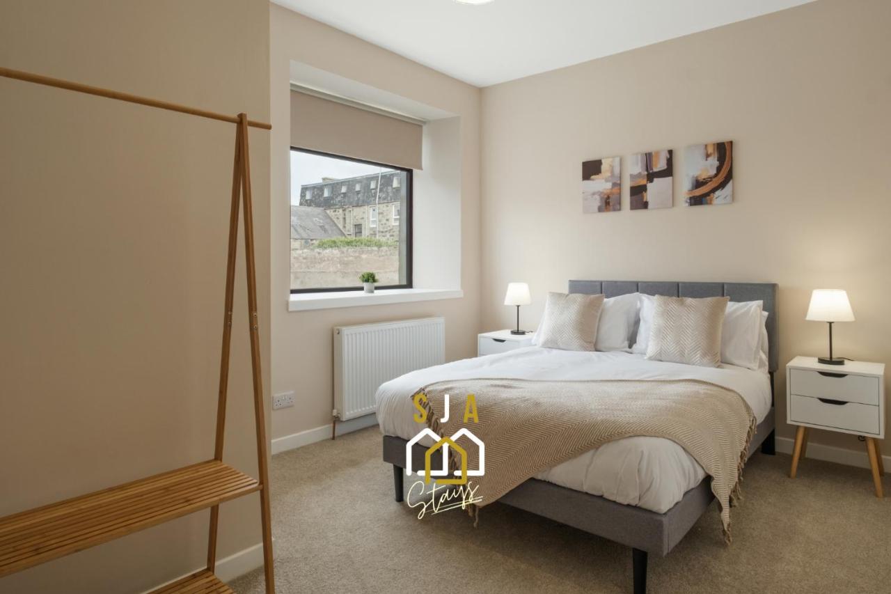 Fraserburgh Residence - SJA Stays - Modern 3 Bed Apartment - B&B Fraserburgh