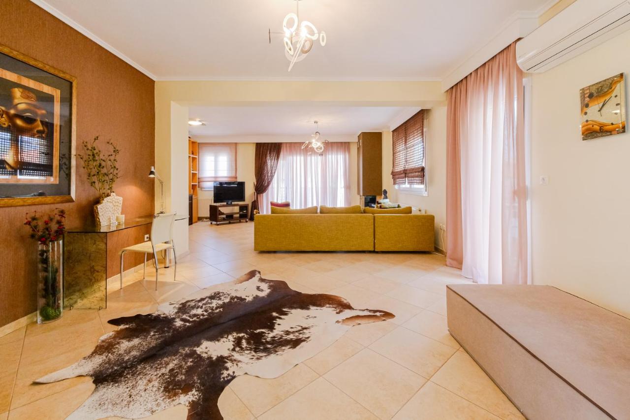 Hazel Suburb Apt - B&B Thessaloniki