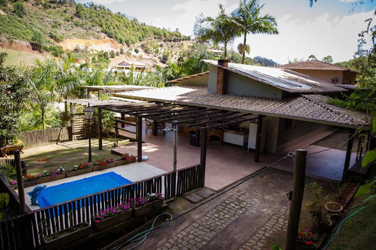 Chalé com Deck e Churrasqueira nas Montanhas - B&B Victor Hugo