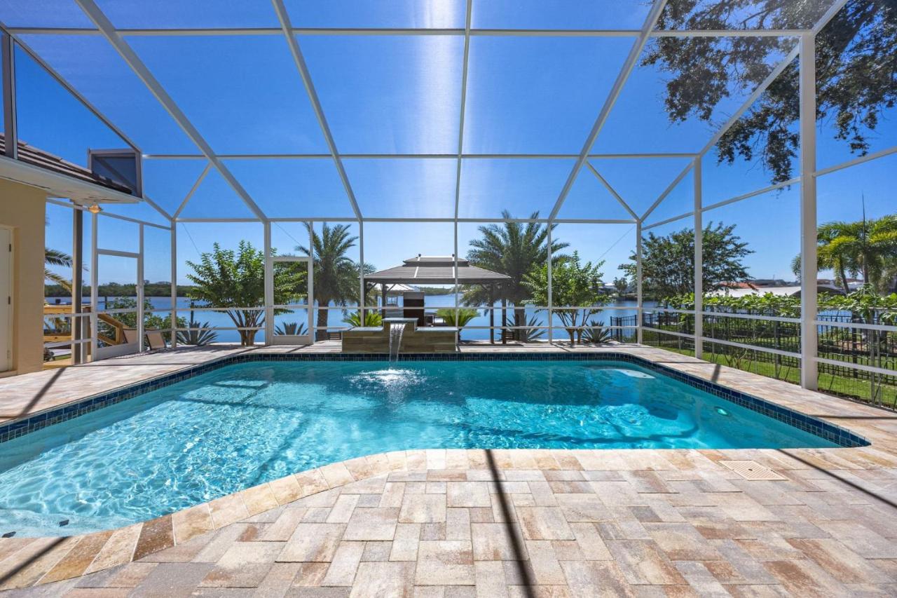 Plunge into Joy & Bayfront Magic at Seaside Escape - Villa Seabird - B&B Apollo Beach