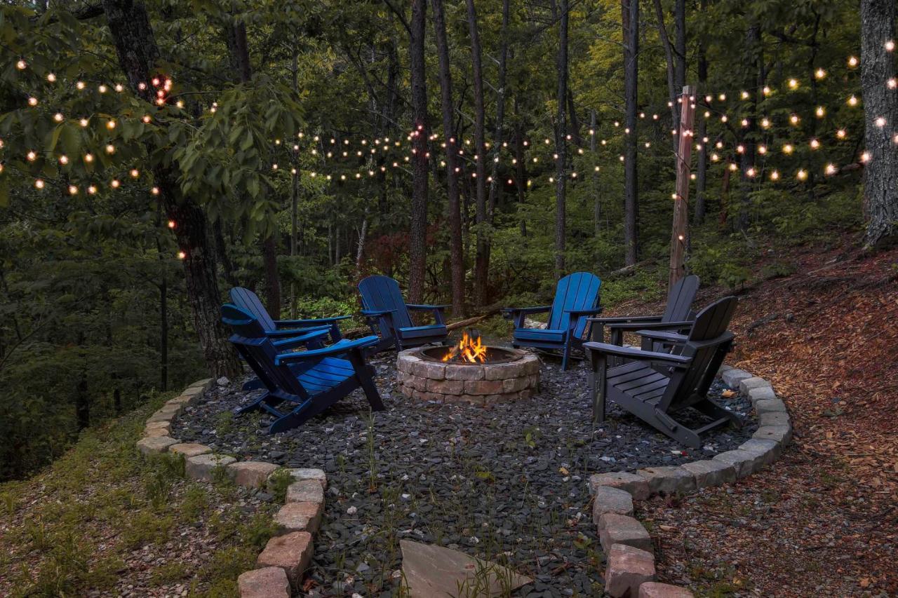 Sevierville Cabin with Deck Minutes to Pigeon Forge - B&B Sevierville
