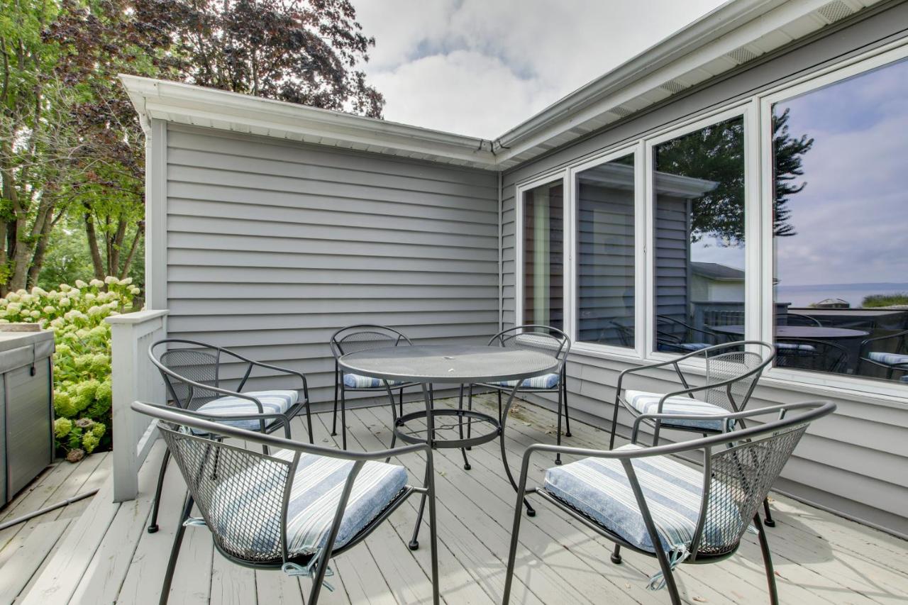 Lakefront Home W/Dock Near Fond Du Lac - B&B Fond du Lac