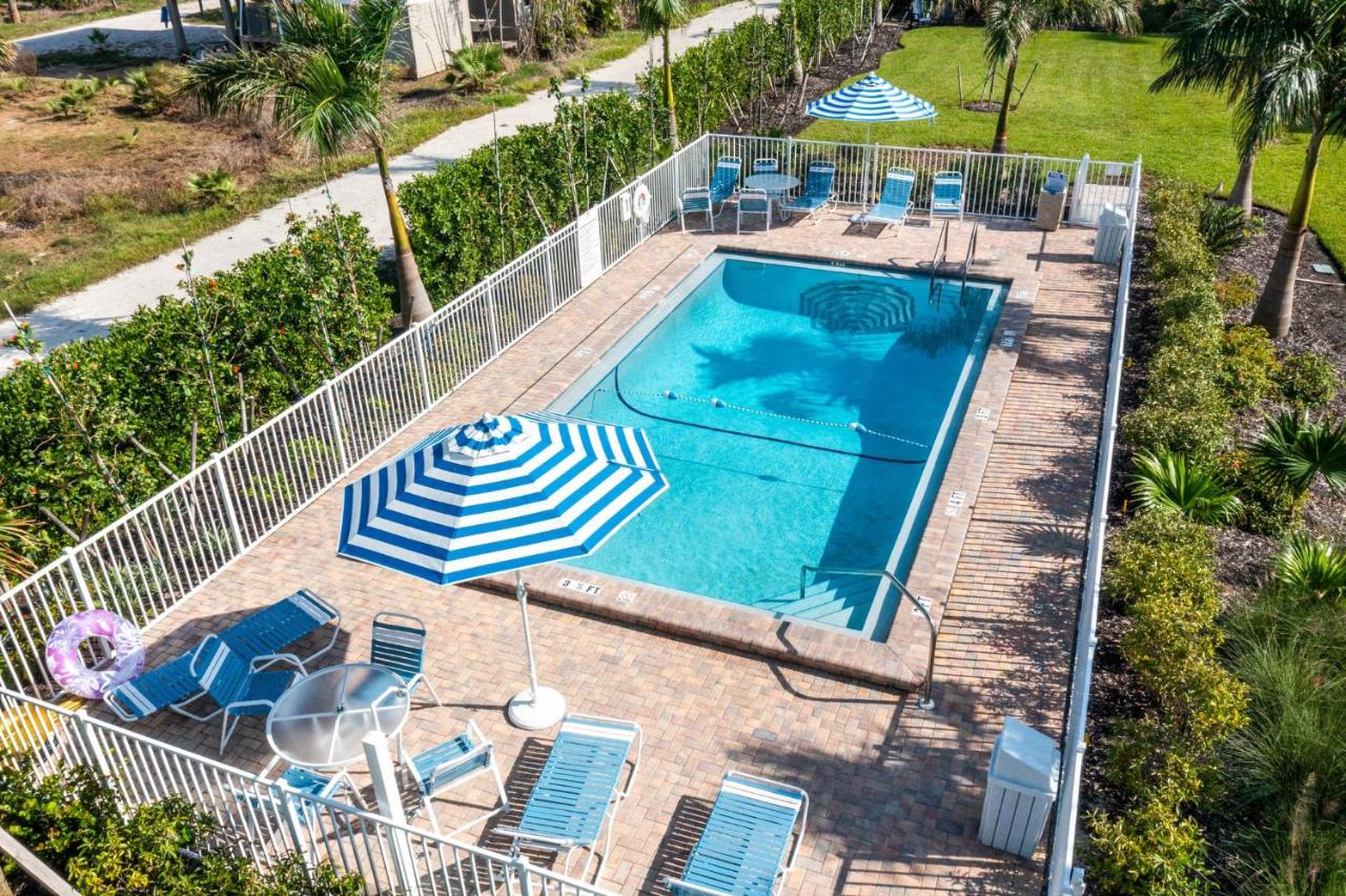 Breakers West A2 - Bed and Breakfast Sanibel