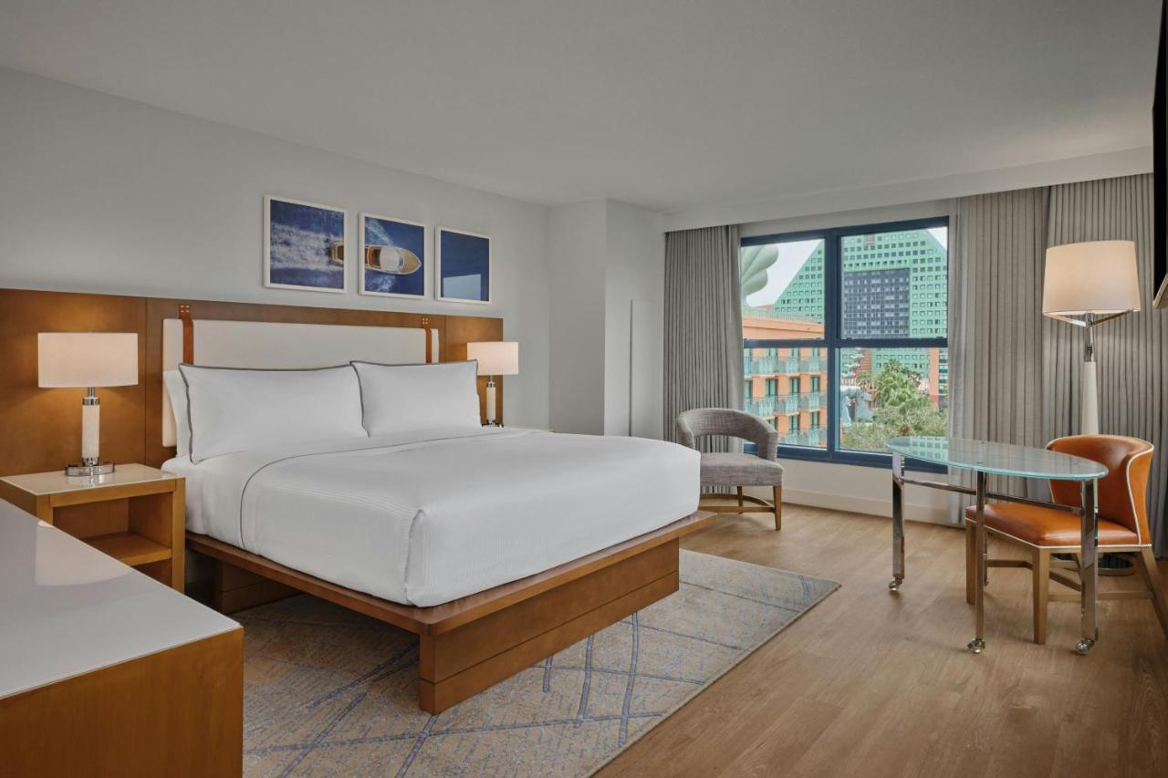 Deluxe Guest room 1 King, Resort view, Balcony