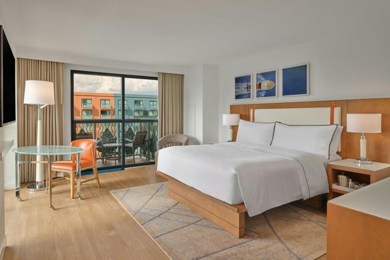 Deluxe Guest room 1 King, Resort view, Balcony