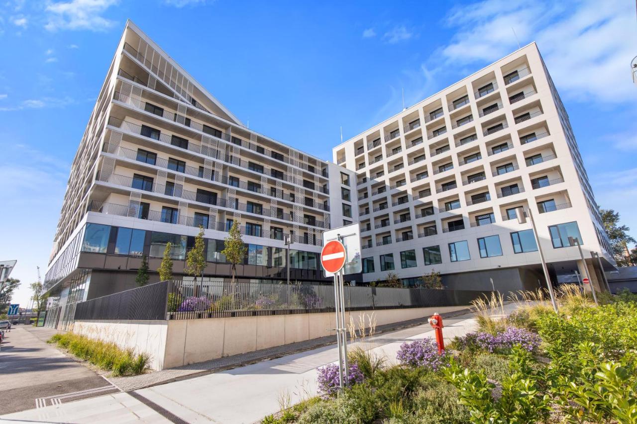 Downtown Apt w King Size Bed and AC - B&B Bratislava