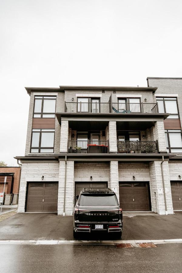 Luxury 2-Bed Townhouse Near Waterfront & Downtown - B&B Ajax
