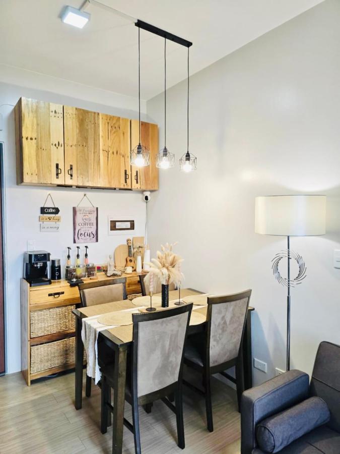 The Hive Cozy 1-BR Retreat - Bed and Breakfast Taytay