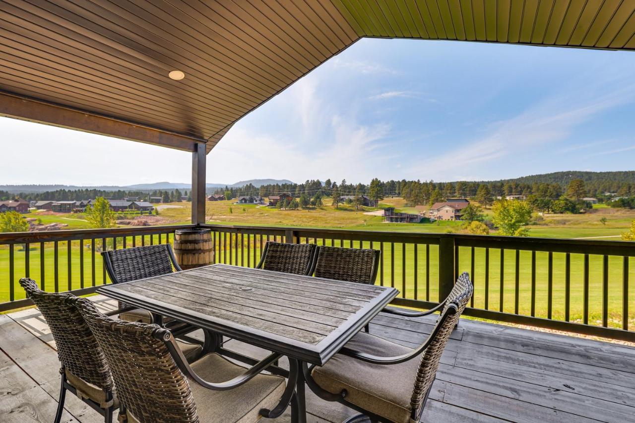 Deck and Hot Tub Group Golf Retreat in Sturgis - Chambres d’hôtes Sturgis